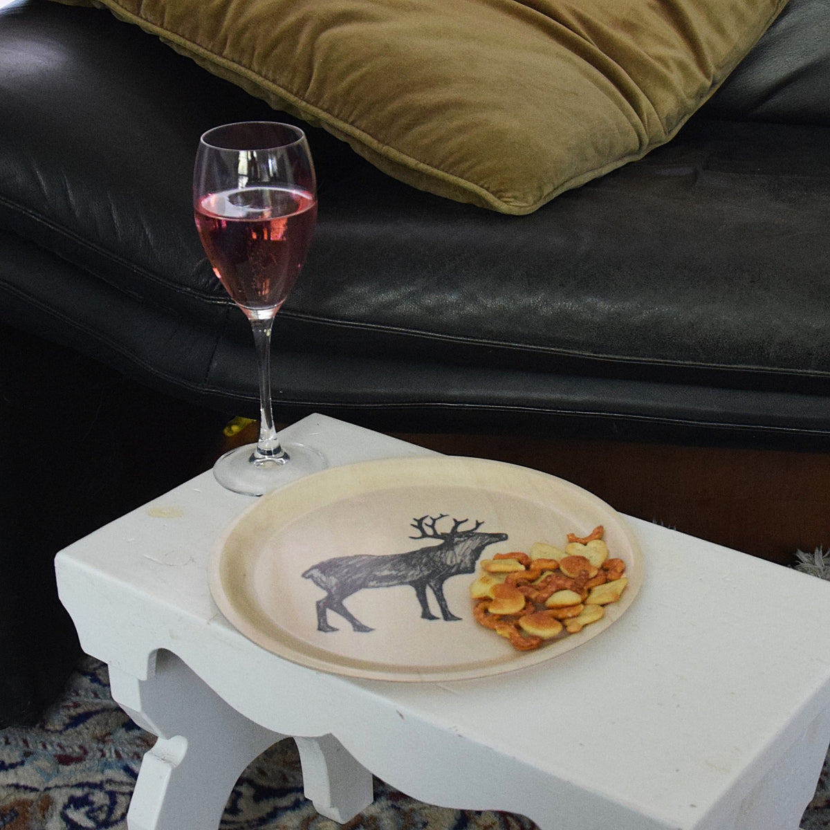 Poro Rentier rundes Tablett aus Holz hergestellt in Finnland, Miiko Design, The Finland Shop