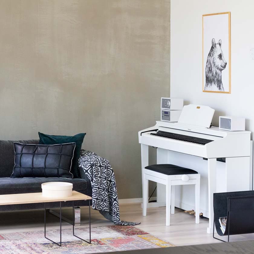 Musta nahkatyyny Väre Miiko design suomalainen sisustus