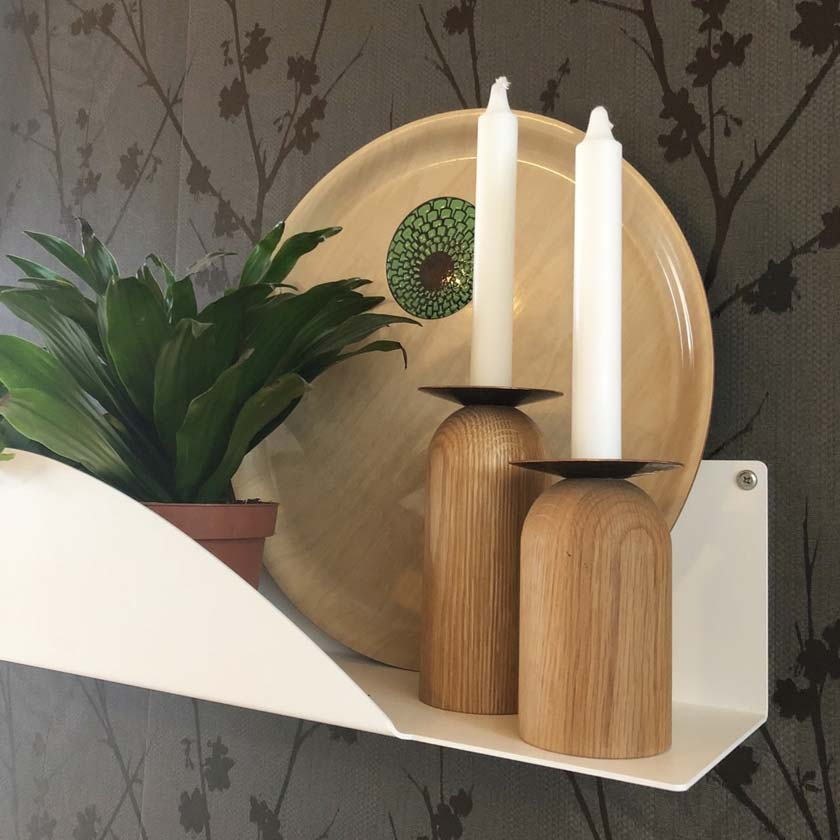 Valkoinen teräshylly suomalainen Saimaa seinähylly Pauliina Rundgren HandiCrafts