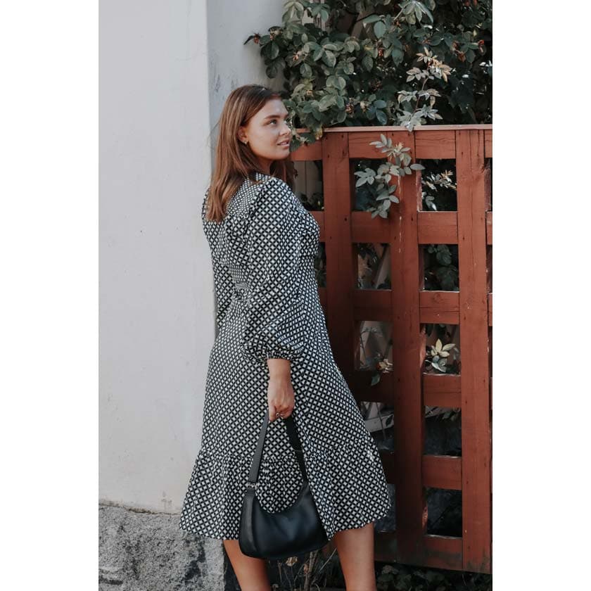 Suomalainen nahkalaukku olkalaukku hirvennahkaa musta käsilaukku Miiko design Rimma