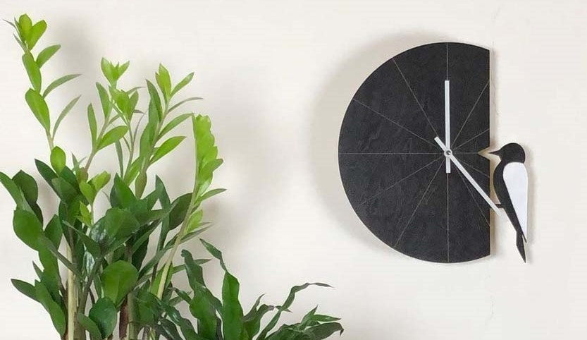 Puinen Tikka seinäkello, Suomessa valmistettu