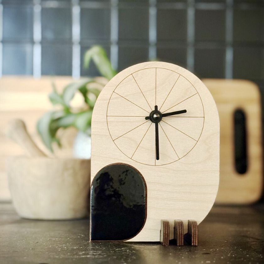 Eule Tischuhr aus finnischer Birke, Skandinavischer Designuhr, hergestellt in Finnland, The Finland Shop