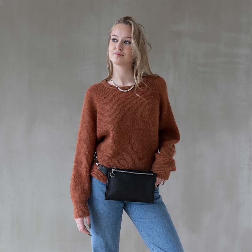 Hippa vyölaukku beltbag litteä musta hirvennahkaa suomalainen design