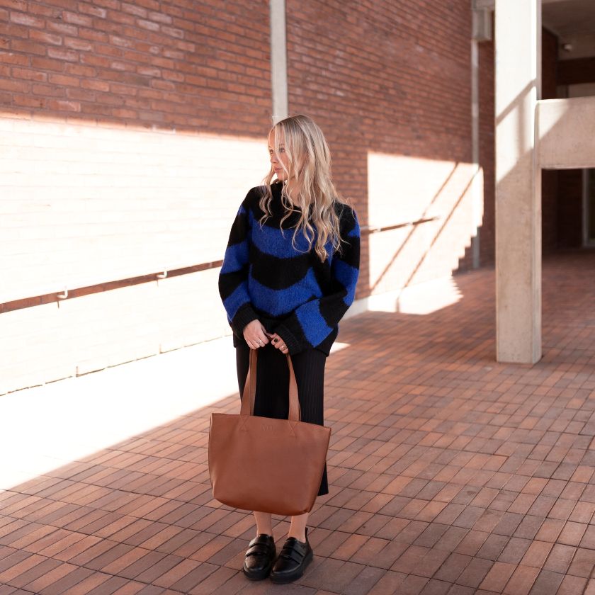 Braune Ledertasche für Alltag und Arbeit, hergestellt in Finnland aus Elchleder, Miiko Design, nachhaltige Mode