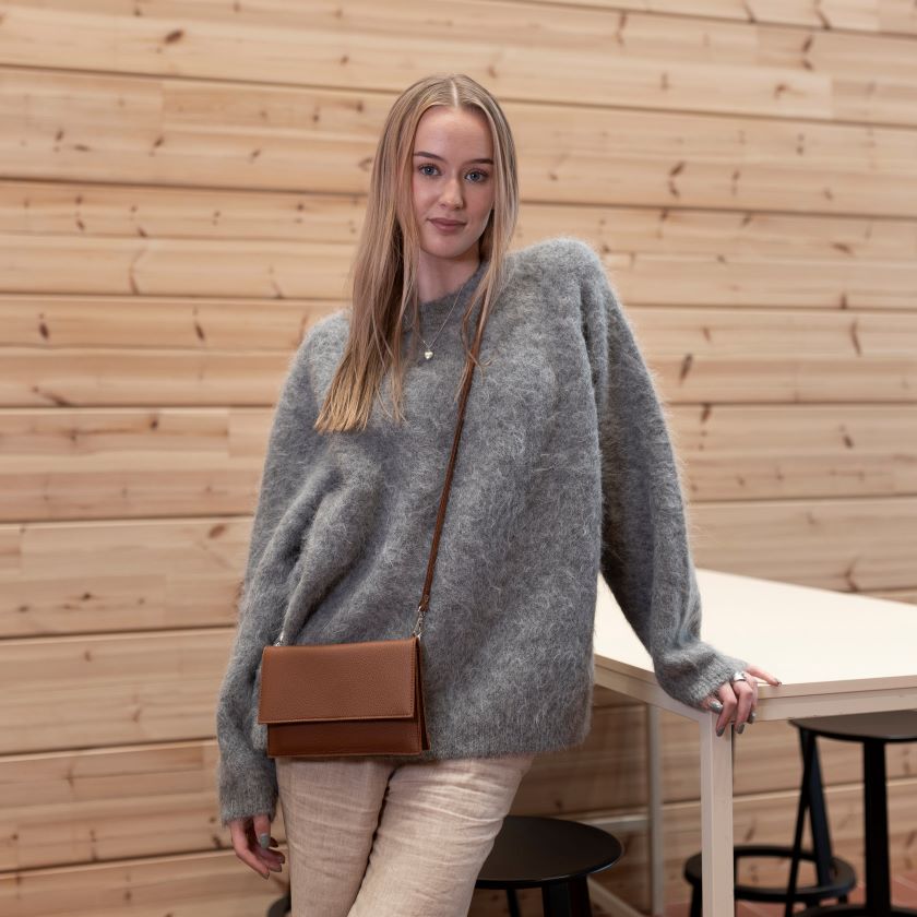 Tuike nahkalaukku ruskeaa hirvennahkaa, olkalaukku, arkilaukku, Miiko design