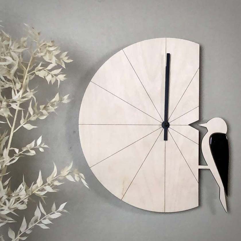 Puinen Tikka seinäkello