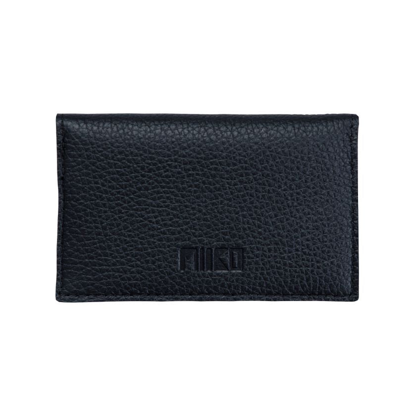 Pieni nahkainen korttikukkaro nepparilla musta Miiko finnish design hirvennahkaa kolikot ja kortit