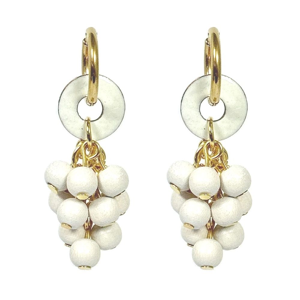 Mimosa Ohrringe, rosa mit Holzperlen, Sommerohrringe, Blumenohrringe hergestellt in Finnland, Pauliina Rundgren HandiCrafts, Edelstahl