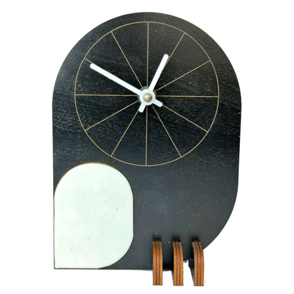 Klassinen musta Pöllö pöytäkello, Avainlippu -tuote ja Design fron Finalnd -merkki, Pauliina Rundgren HandiCrafts