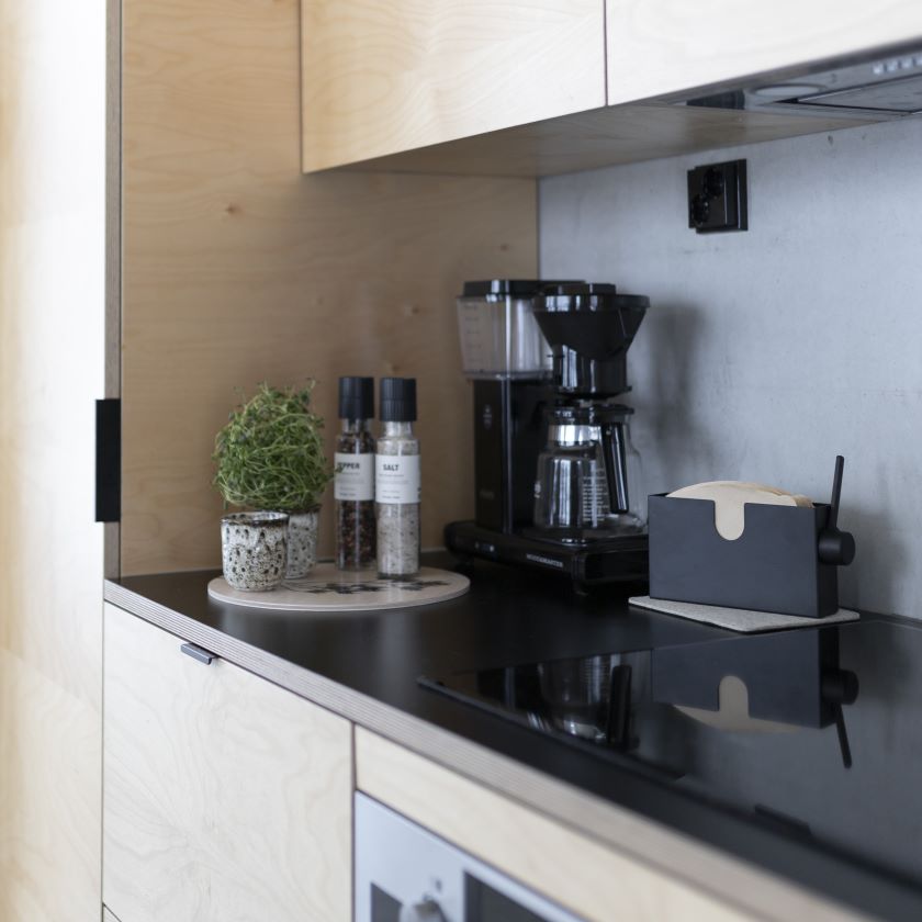 suodatinpussiteline miiko design suomalainen musta teräs keittiö kahvi