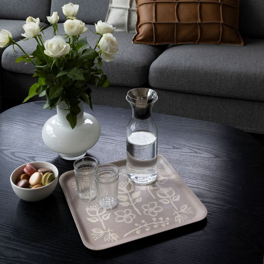 Viereckige Zaubergarten Tablett zum Servieren oder als Kuchenteller, aus finnischer Birke, hergestellt in Finnland, Miiko Design, Dekoration in Wohnzimmer