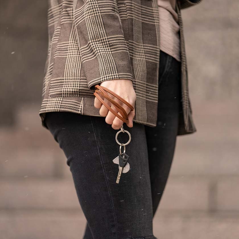 Avainnauha nahkaa ruskea turvalukolla Miiko design The Finland Shop