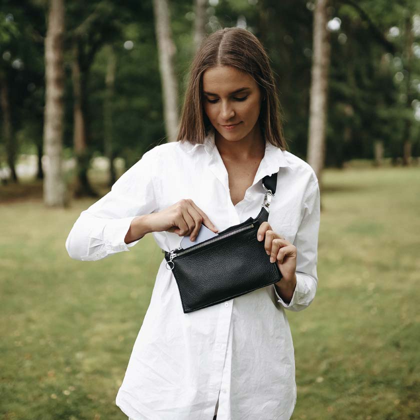 Miiko Hippa laukku musta olkalaukku crossbody vyölaukku