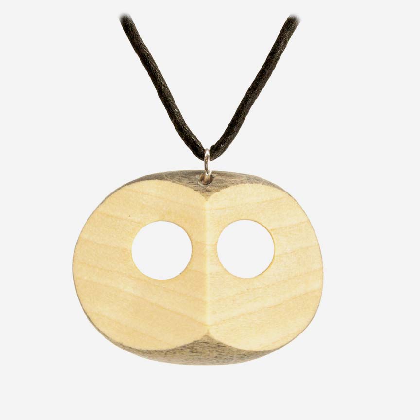 Pöllö riipus Lapinpöllö kaulakoru Kivalo design Rovaniemi puinen koru 