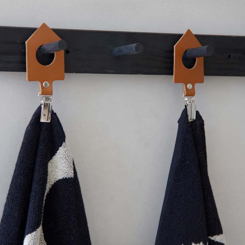 Pyyheripustin nahkainen pyyhenipsu suolamainen ruskea musta Miiko design