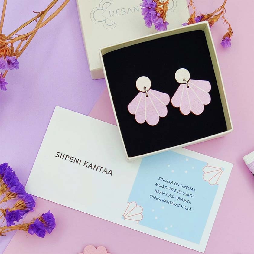 Siipeni kantaa tarina korvakorut suomalaiset Desantra puukorut