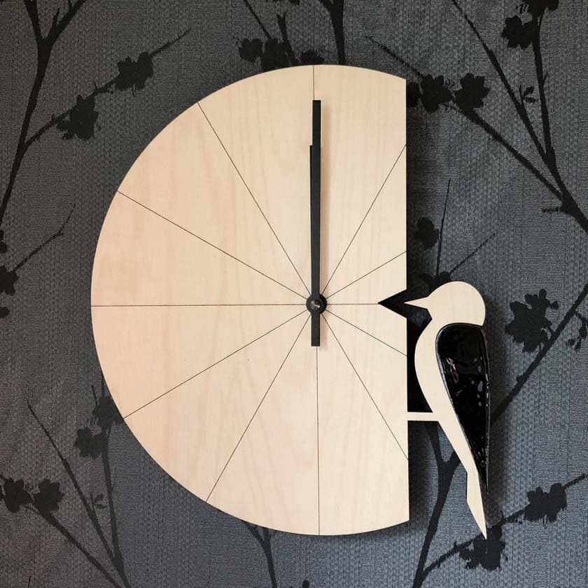 Suomalainen seinäkello koivusta puun värinen Tikka Pauliina Rundgren HandiCrafts The Finland Shop