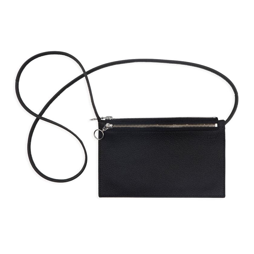 Suomalainen nahkalaukku Piilo musta pikkulaukku olkahihnalla Miiko design hirvennahkaa